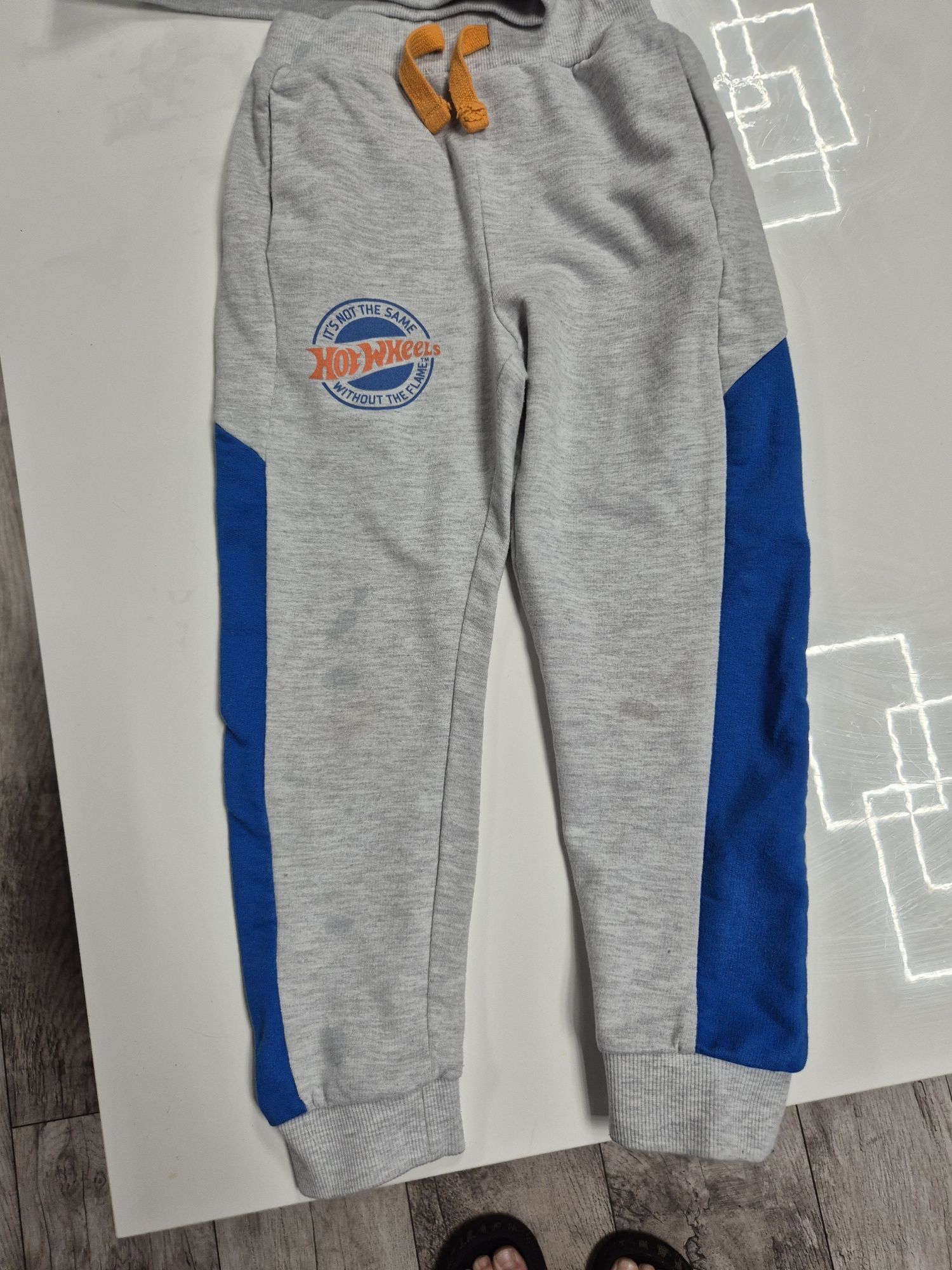 Dres chlopiecy Hot Wheels Sinsay rozmiar 122