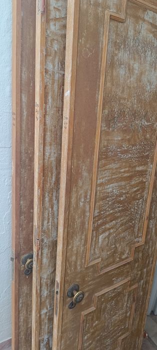 Portas em madeira vários tamanhos puxador em latao