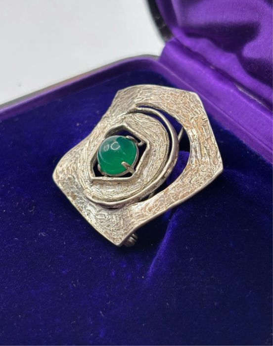 Srebrna broszka z chalcedonem 0865