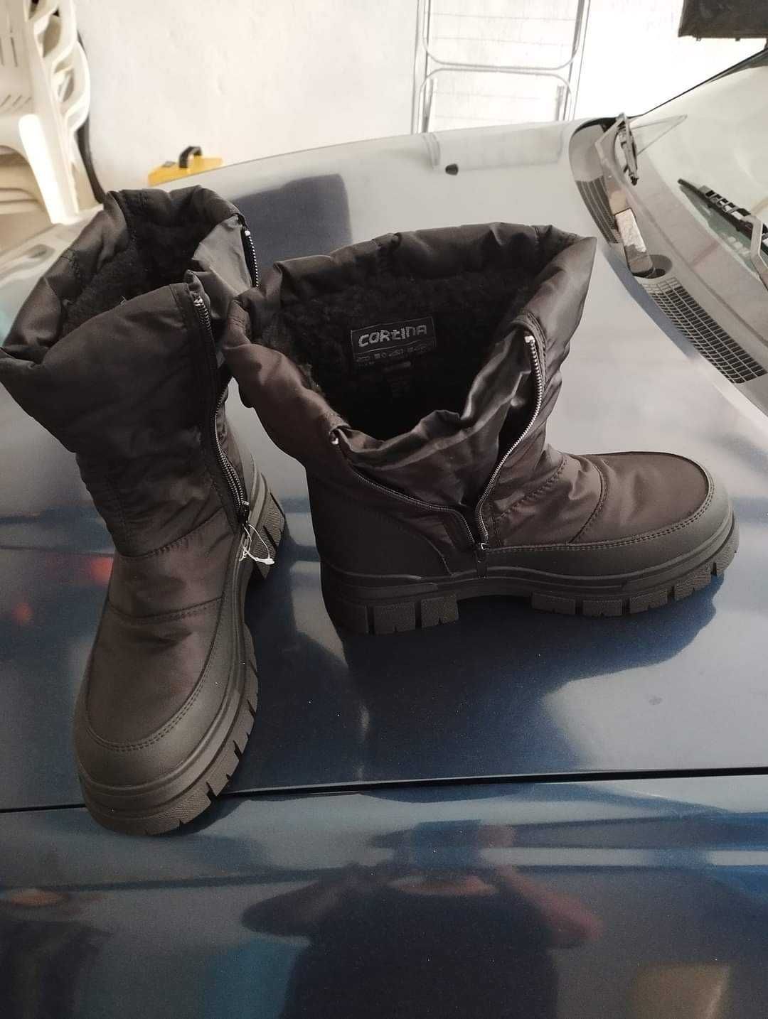 Vendo Botas de Senhora Novas