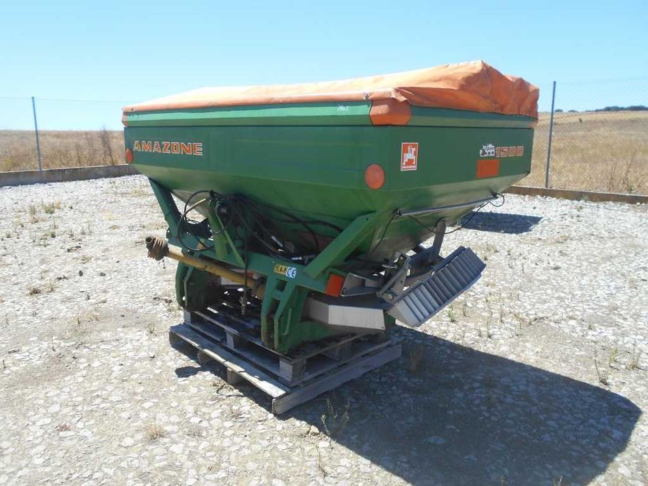 Espalhador de adubo Amazone 2.000L