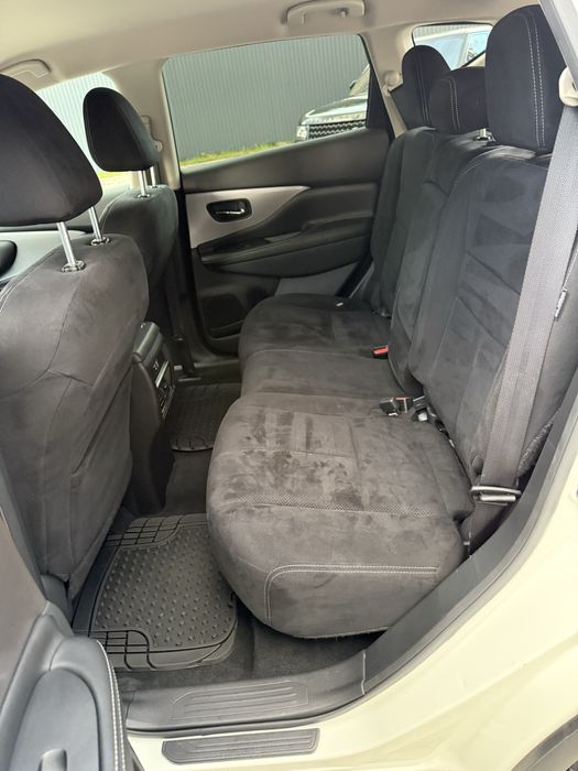 Nissan murano 2022року випуску