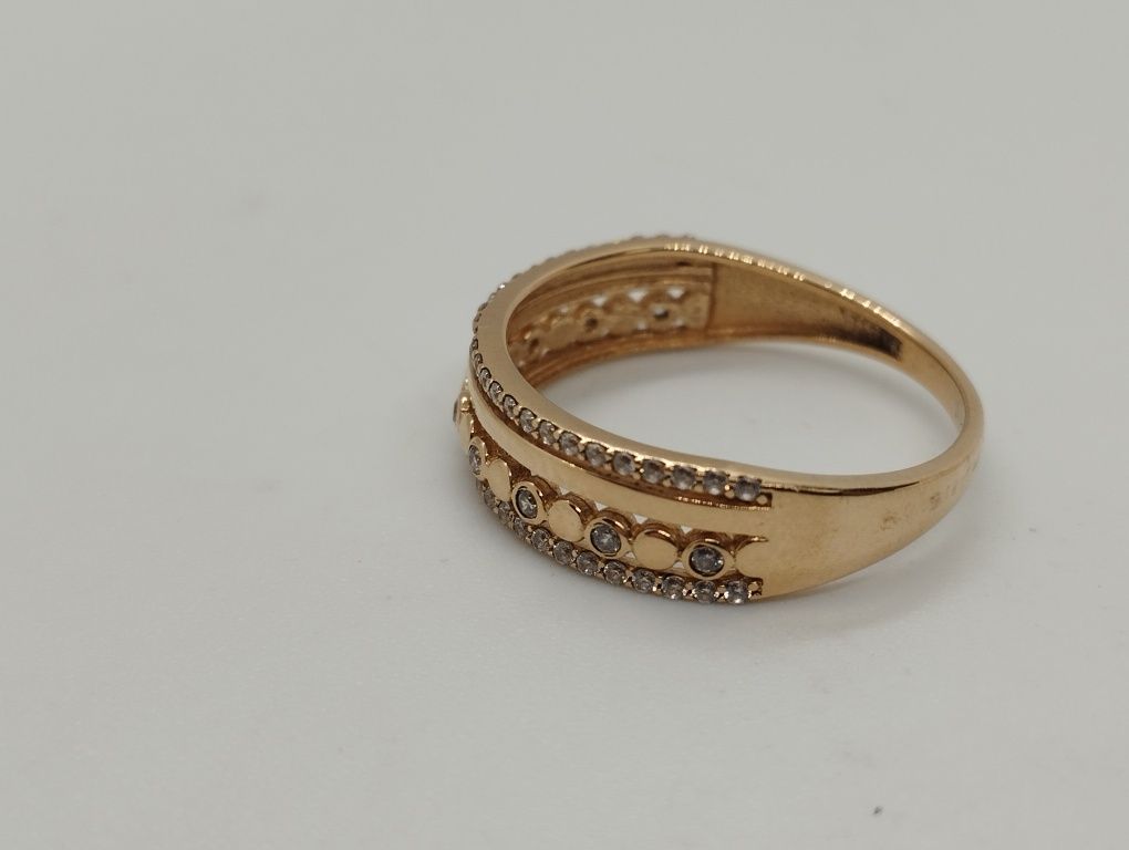 Золотое кольцо 2.81 грамма 19 размер