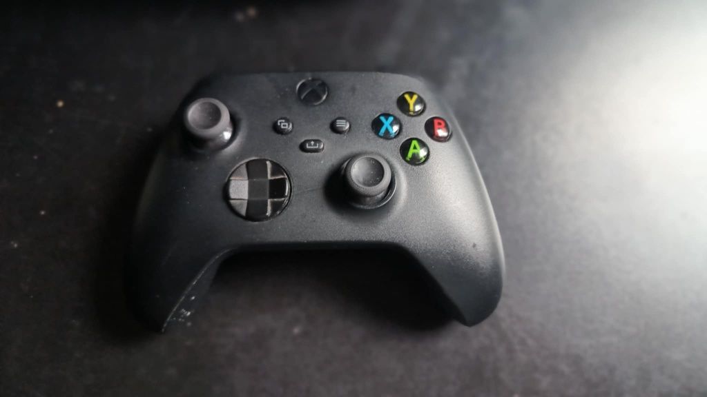Xbox One X 1TB Cyberpunk Edition + pad