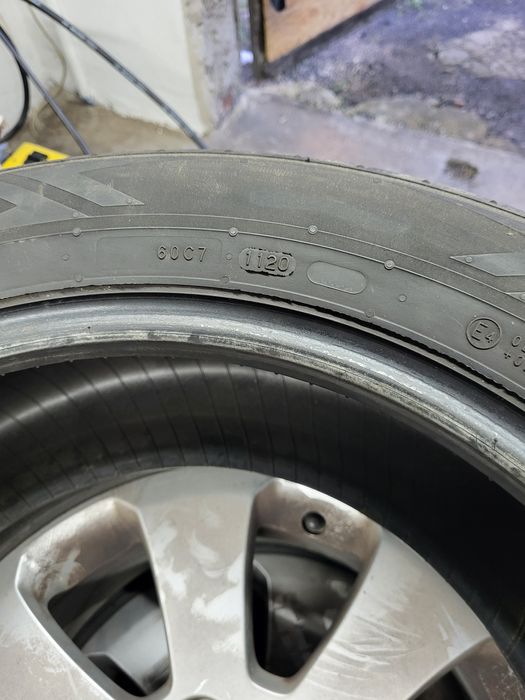Opona 225/55 R17