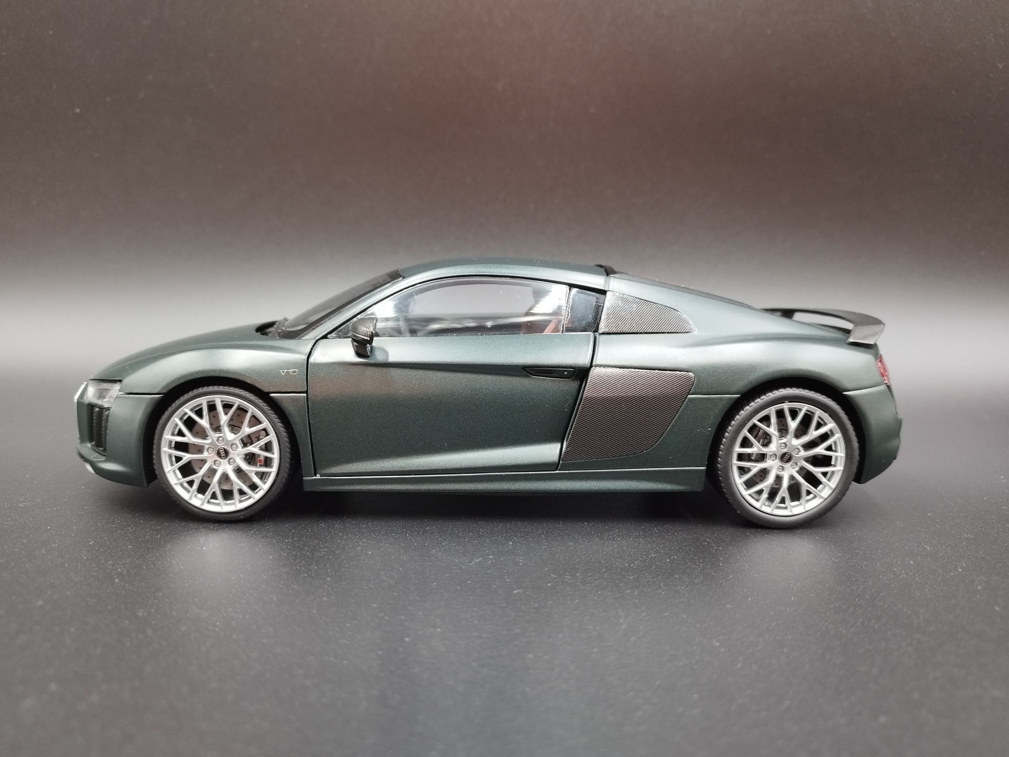 1:18 I Scale Audi R8 Plus Coupe V10  model nowy