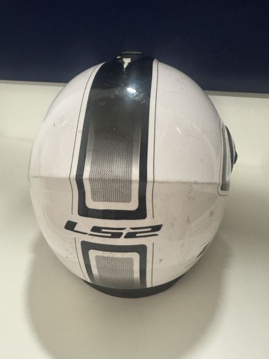 Capacete usado em boas condições