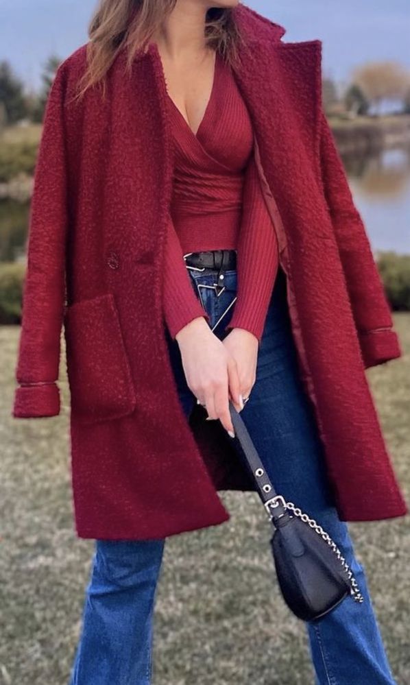 Бордовое пальто