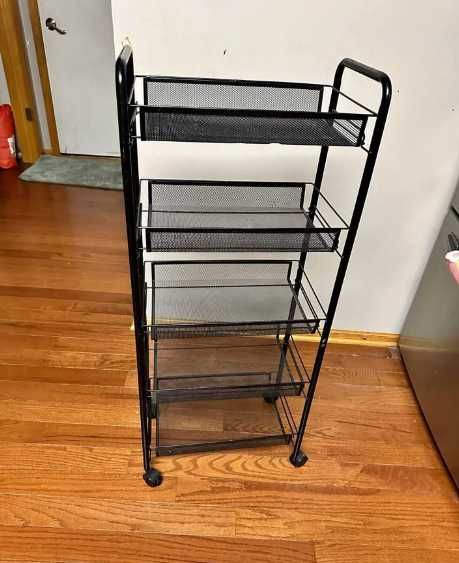 Етажерка на коліщах у ванну кімнату