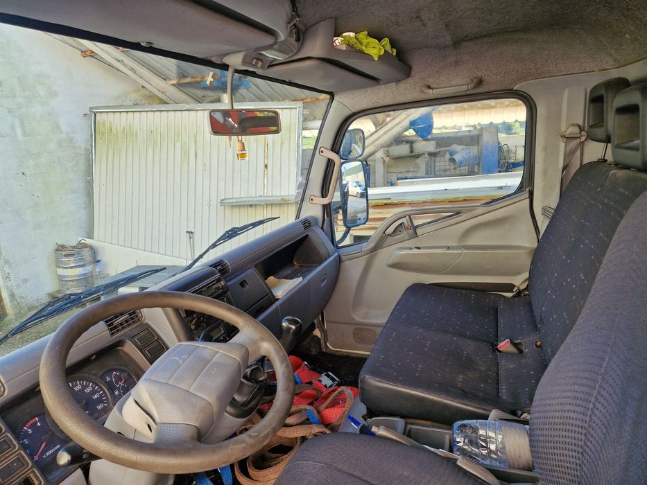 Mitsubishi fuso com grua