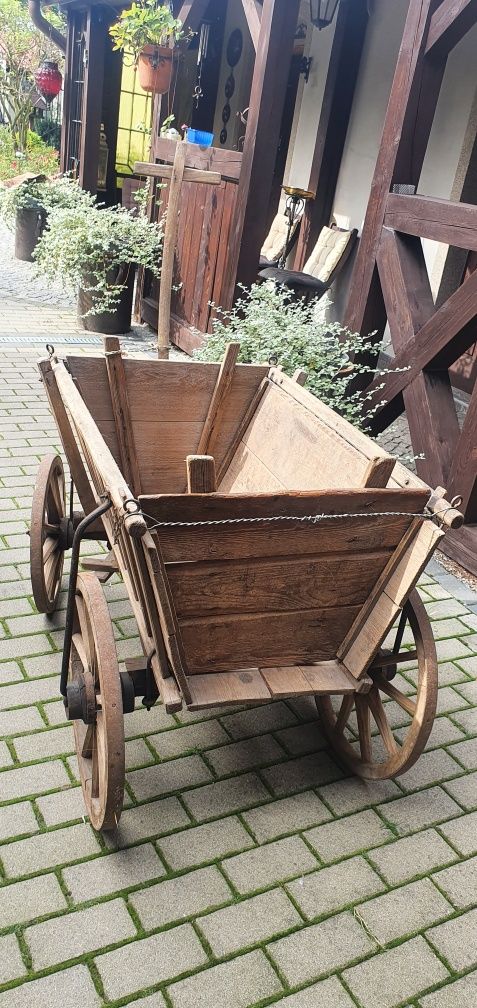 Stary przedwojenny wózek