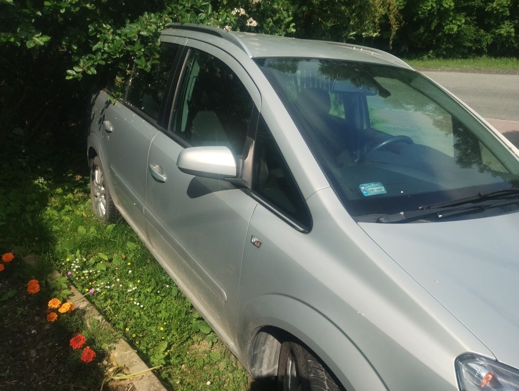 Opel Zafira siedmioosobowy rok 2006