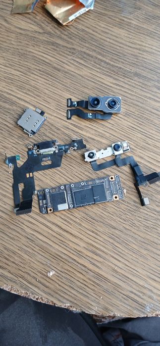 Sprzedam części do iPhone 11
