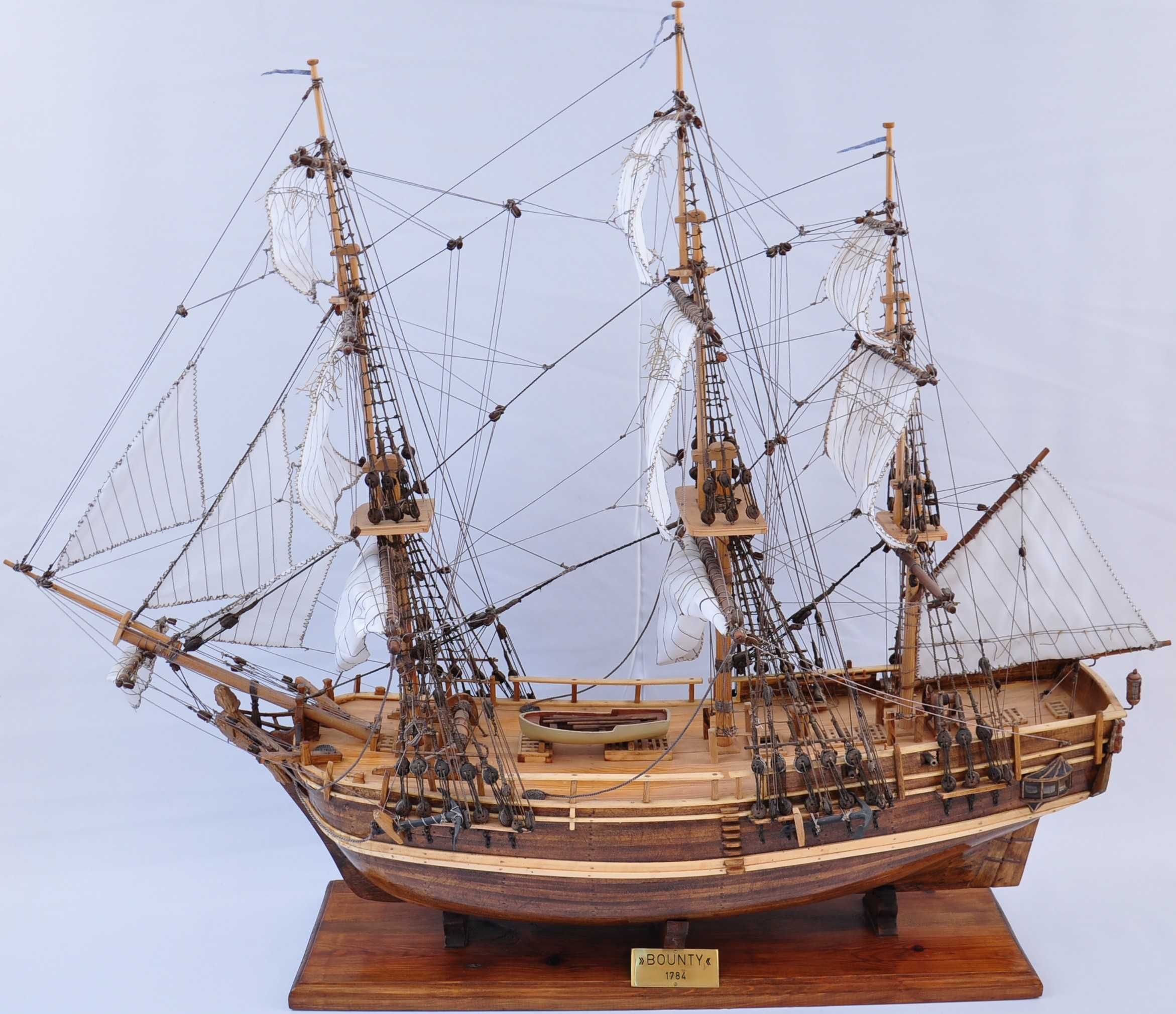 Drewniany model statku HMS Bounty z 1784r, duży ręcznie wykonany model