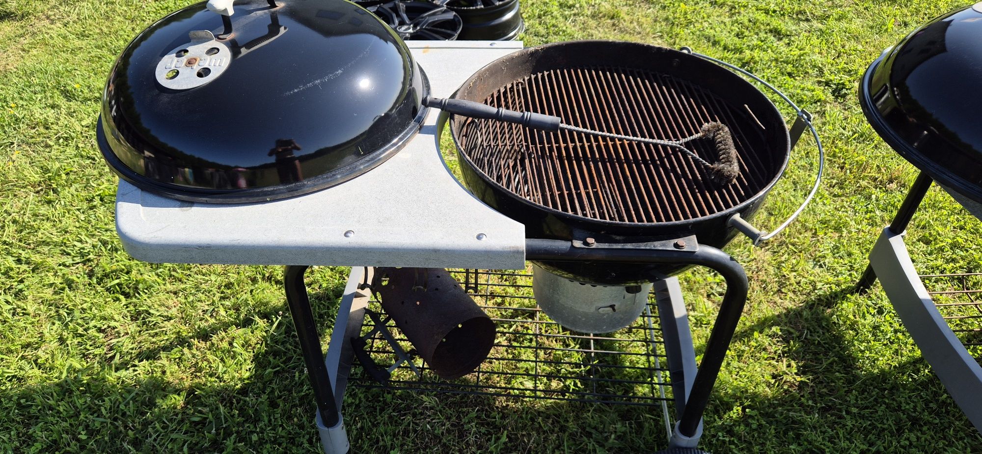 Grill Weber USA kula duży na kółkach ze stolikiem
