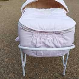 Berço / alcofa menina da marca CHICCO