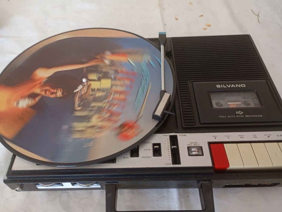 Mala com toca Discos Vintage/Pilhas/Corrente