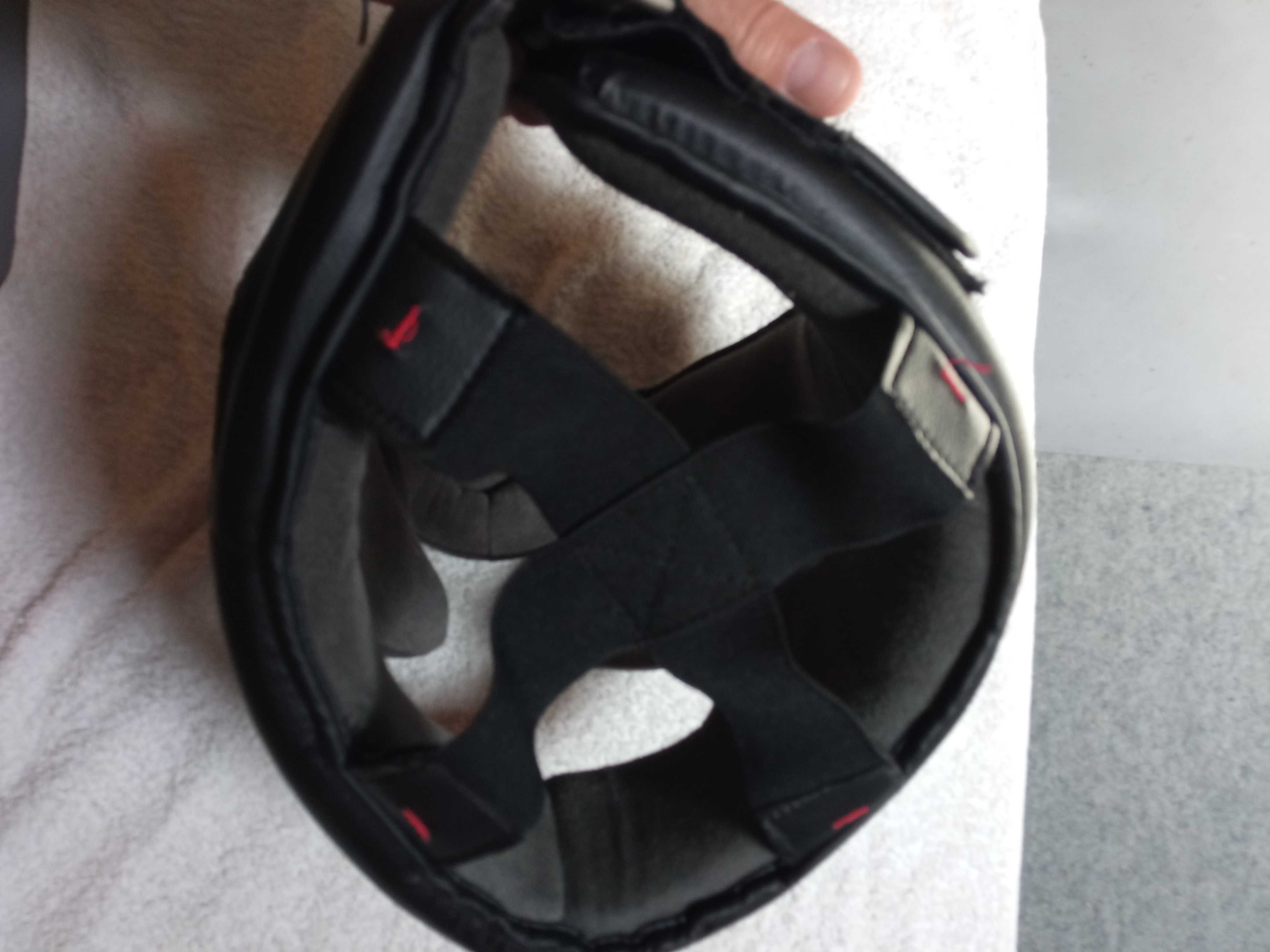 Material Boxe, Capacete; Plastrons.
