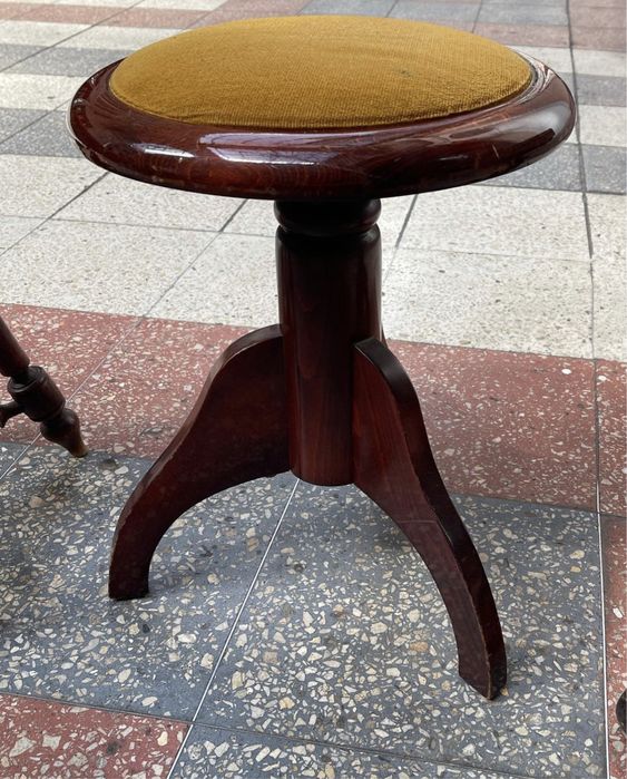 Табурет для пианино