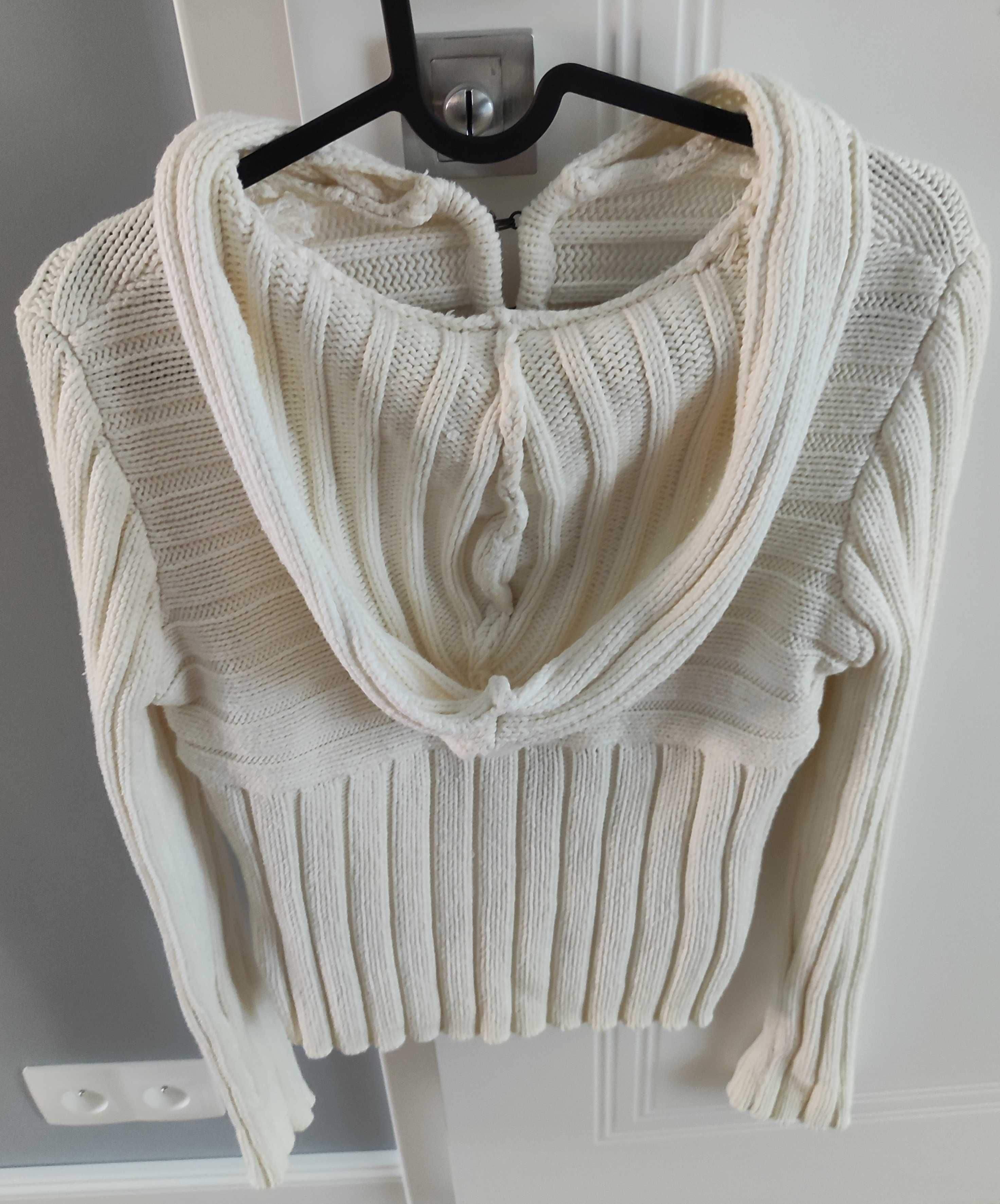 Damski sweter z kapturem Reserved