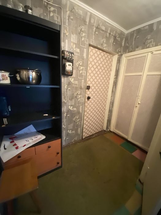 Продаётся 1-комнатная, 2й этаж, за " Украиной"