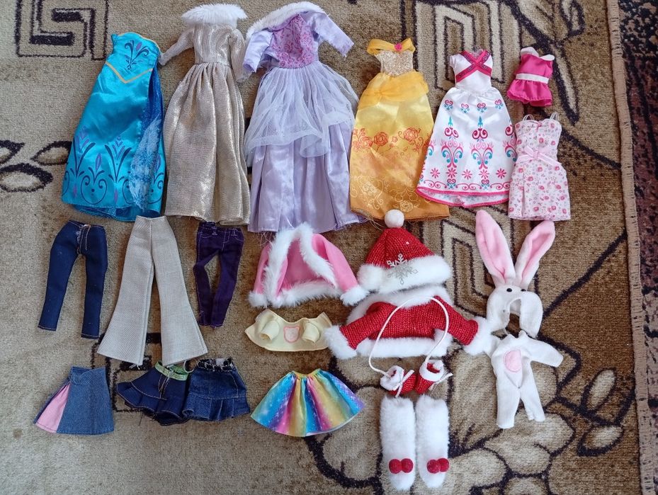Одяг для ляльок Barbie і інших
