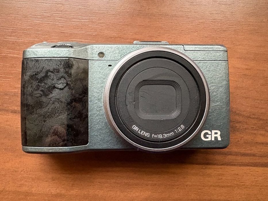aparat RICOH GR Limited Edition z akcesoriami