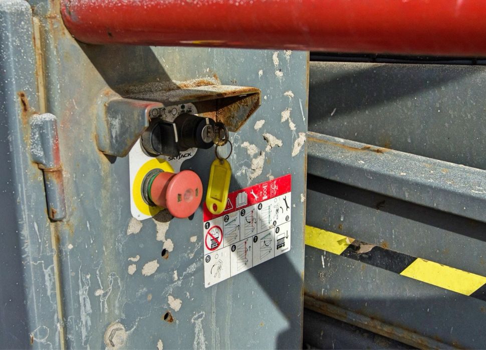 Ножичний підйомник(пеканіска) 18 метрів