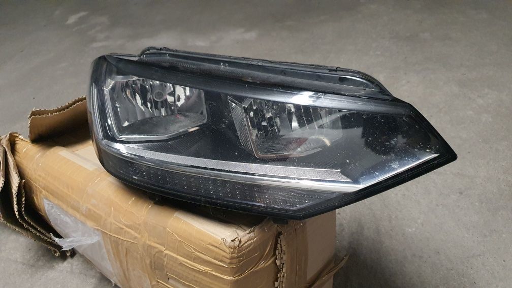 Farol Touran frente direito 2017 -