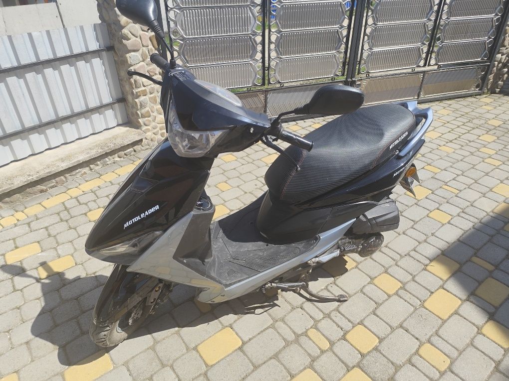 Скутер ..Motoleader..