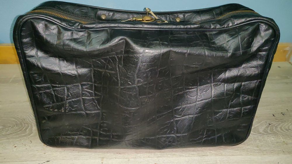 Walizka skórzana  czarna mała PRL na klucz