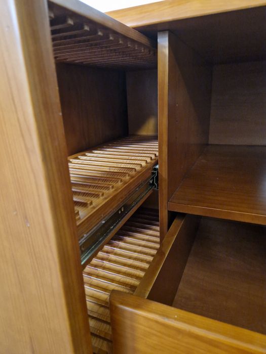 Móvel madeira maciça em muito boas condições