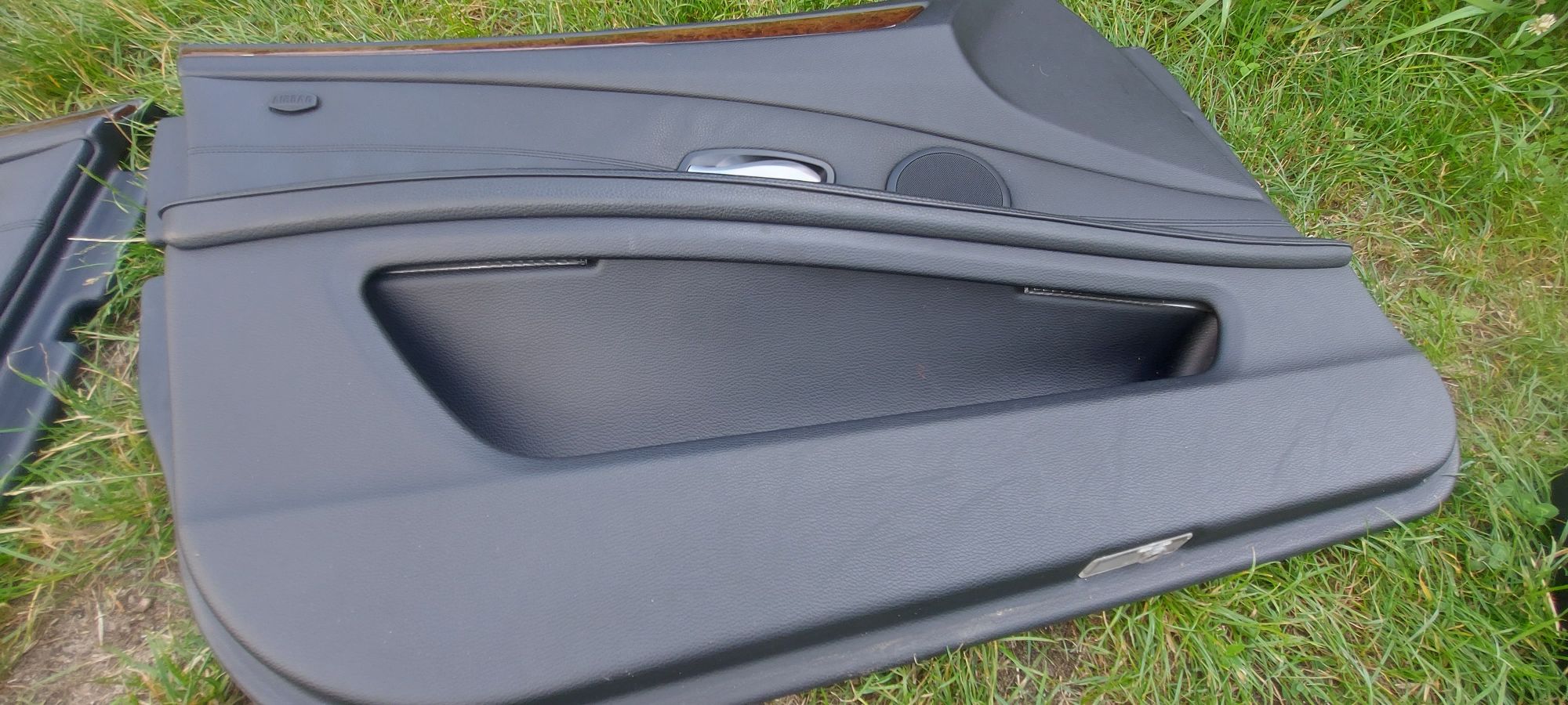 Boczki skora polift bmw e60 e61 lift czarne ambiente