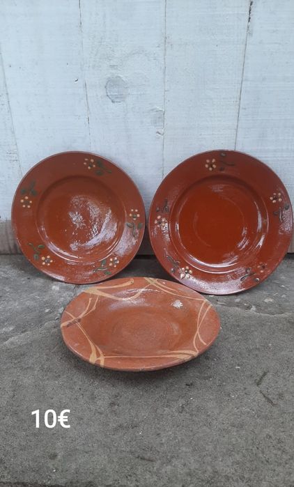 Vários artigos em barro