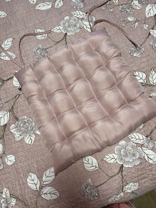 Подушка на стілець