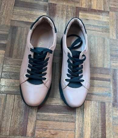 Sapatos estilo ténis