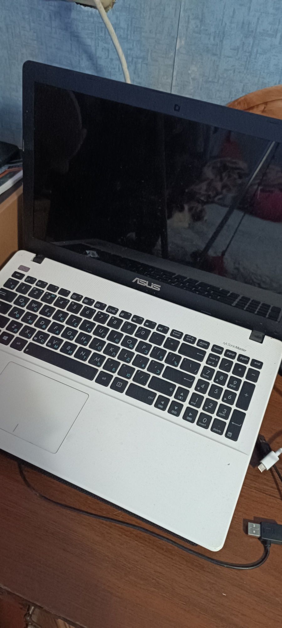 Ноутбук Asus X550C