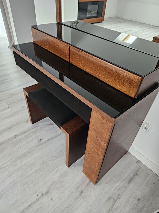 Toaletka, lustro i stołek Verano