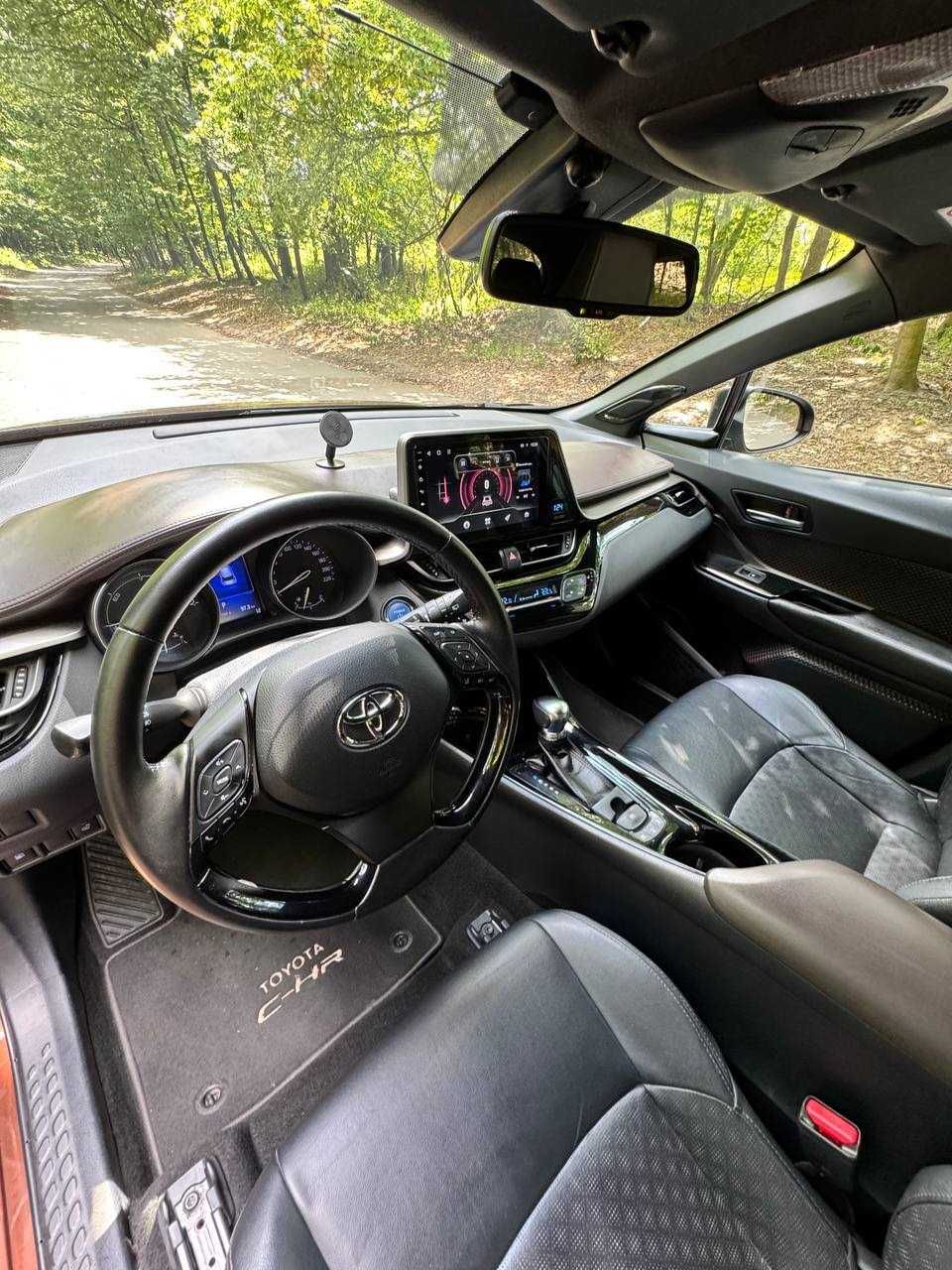 Toyota C-HR гібрид 2018