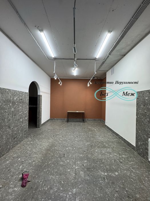 Оренда фасадного приміщення 53 м2 Боголюбова 44