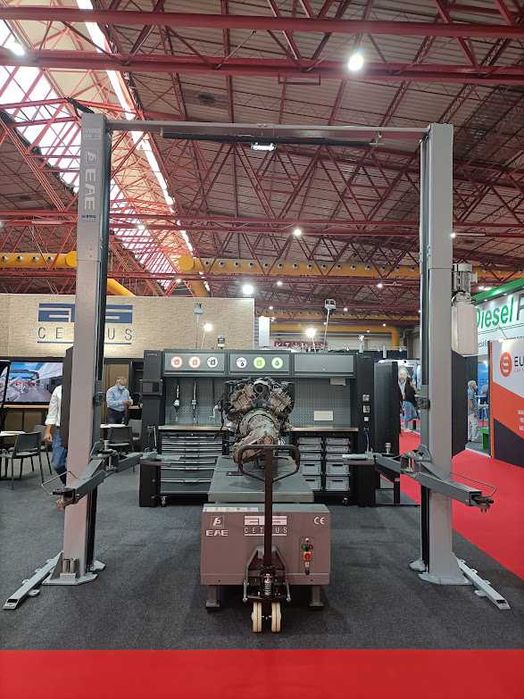 Mesa elevatória móvel de 1200kg Cetrus EAE , plataforma ajustável