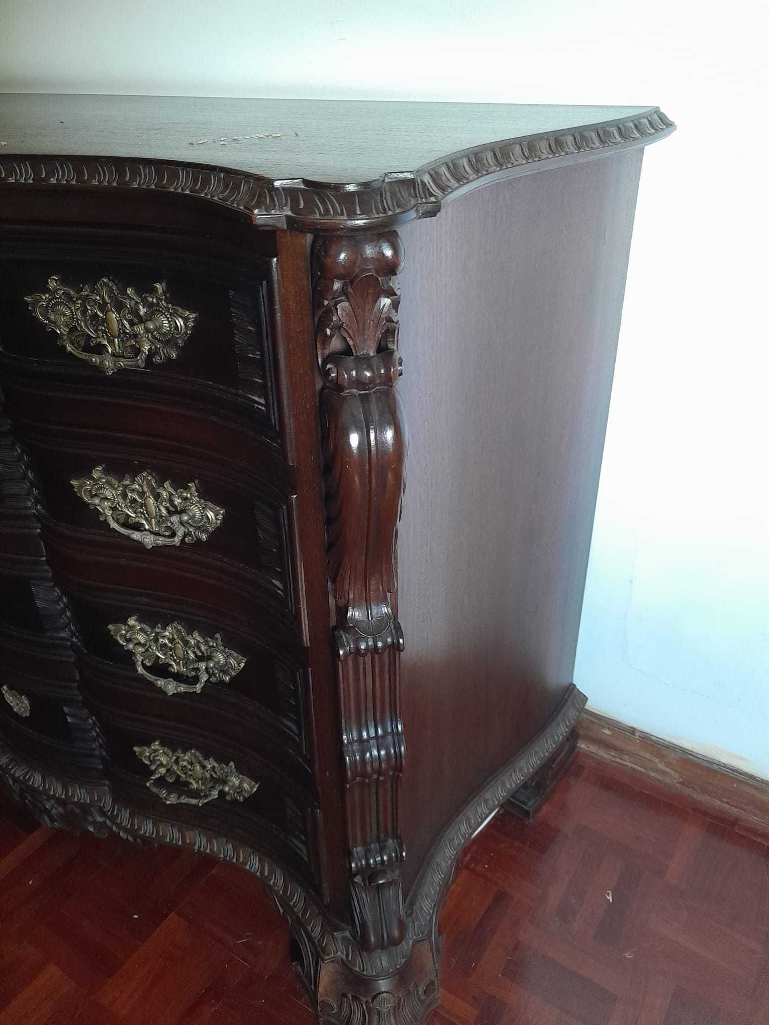 Cómoda vintage, em mogno, super bem estimada