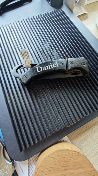 Faca dobrável de alumínio com mosquetão personalizada