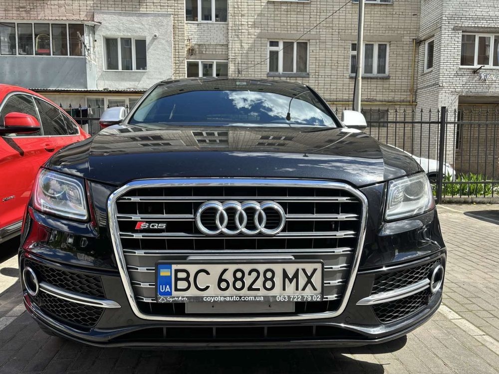Автомобіль AUDI SQ5