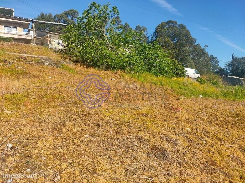 Terreno com projecto para moradia com cave, Res-de-Chão e 1ºandar, par