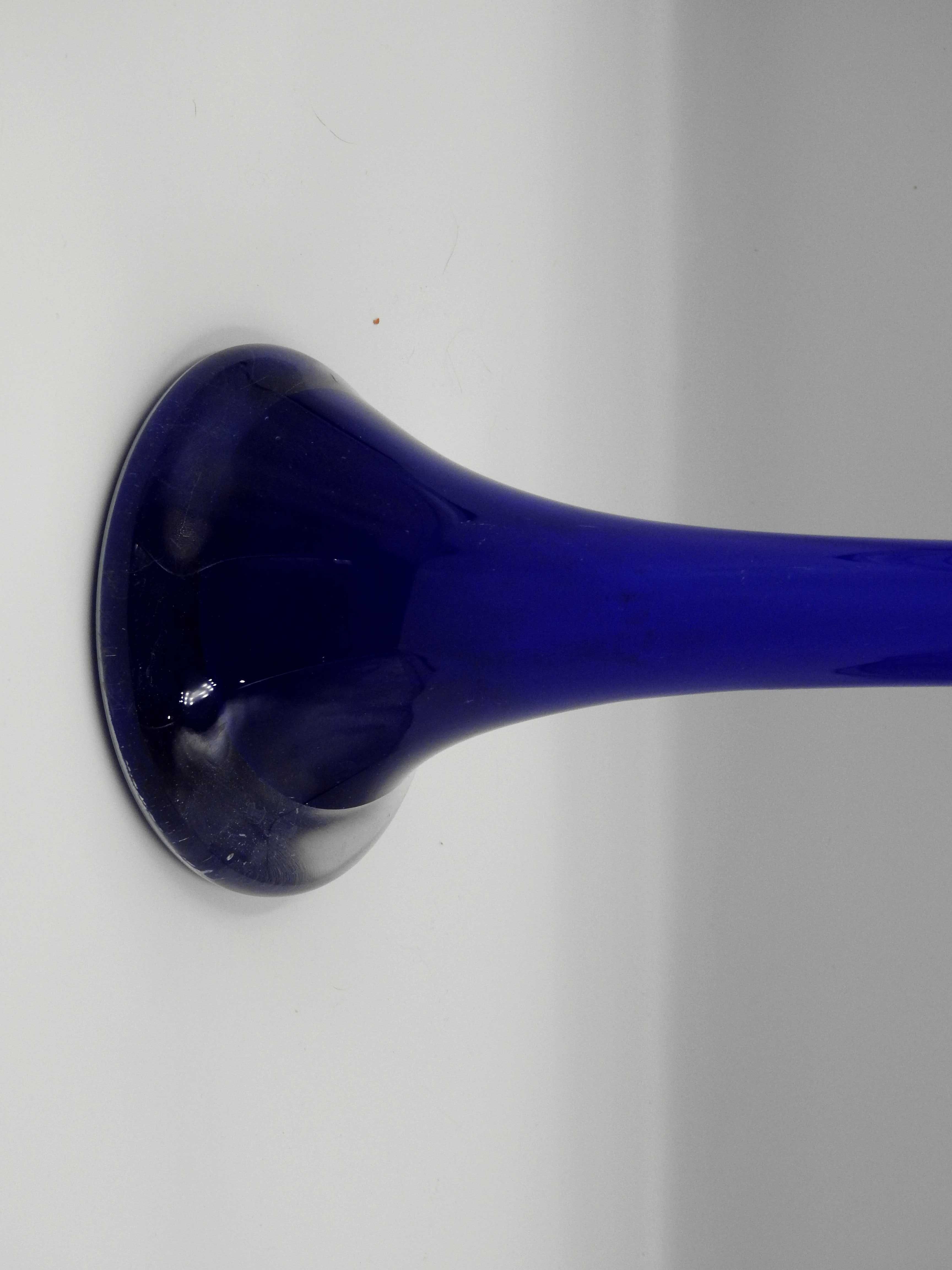 Szklany kobaltowy wysoki wazon