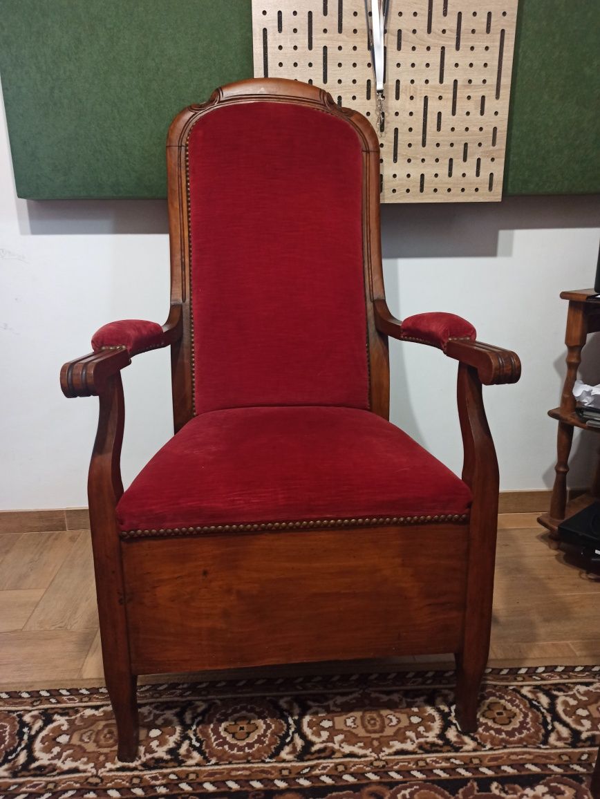 Piękne krzesło drewniane