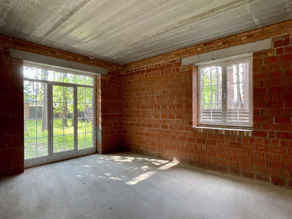 Дом в коттеджном городке в лесной Буче.