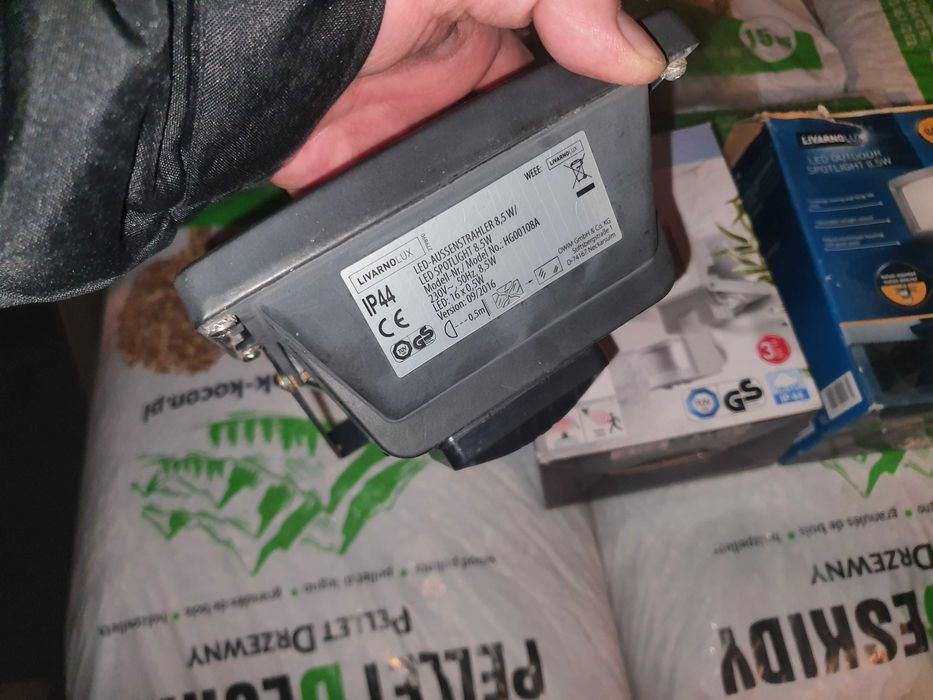 Lampy Doswietlacze Halogeny led na czujnik ruchu