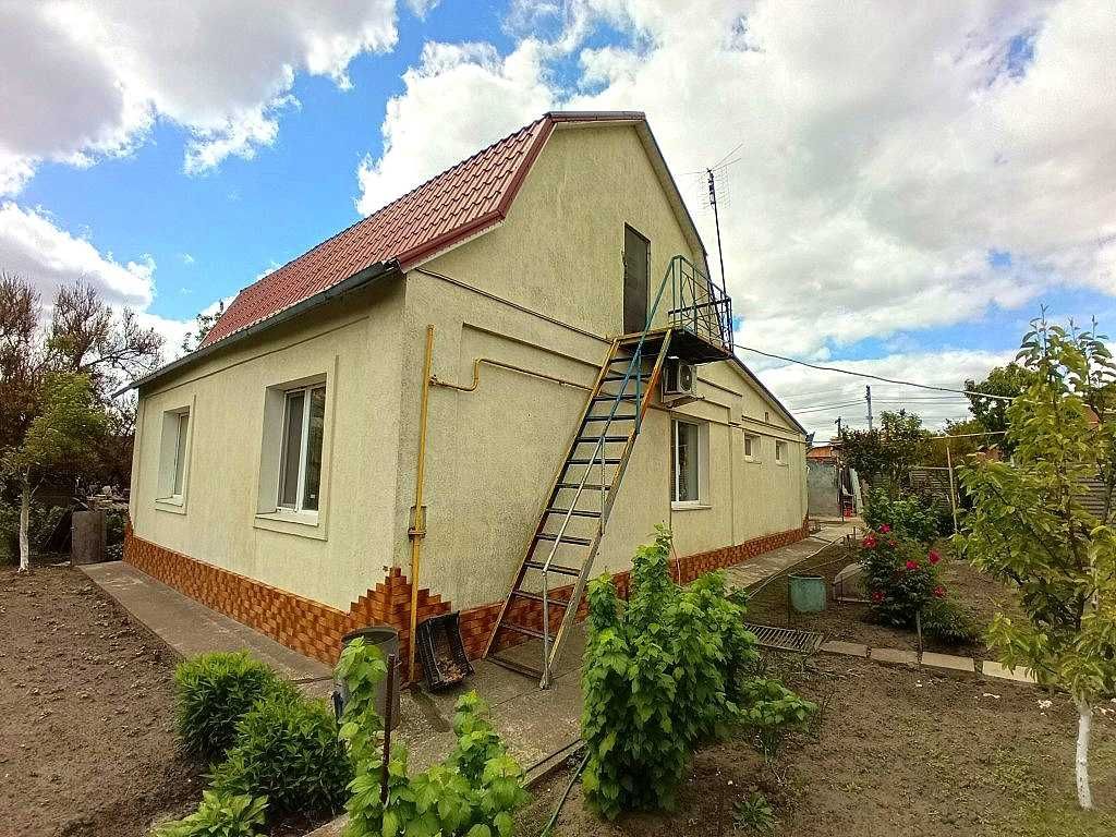 Продам жилий будинок в центрі Макарова.